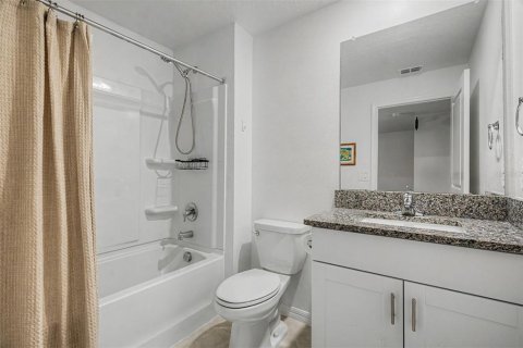 Townhouse in San Antonio, Florida 3 bedrooms, 154.78 sq.m. № 2117597 - photo 29