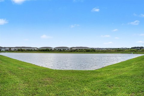 Townhouse in San Antonio, Florida 3 bedrooms, 154.78 sq.m. № 2117597 - photo 2