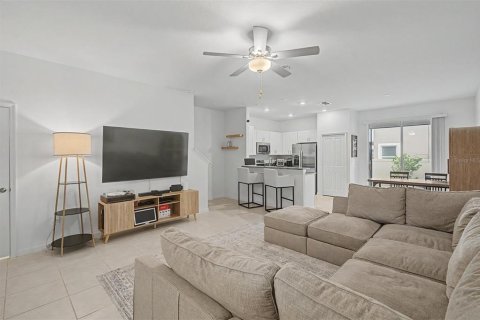 Townhouse in San Antonio, Florida 3 bedrooms, 154.78 sq.m. № 2117597 - photo 12