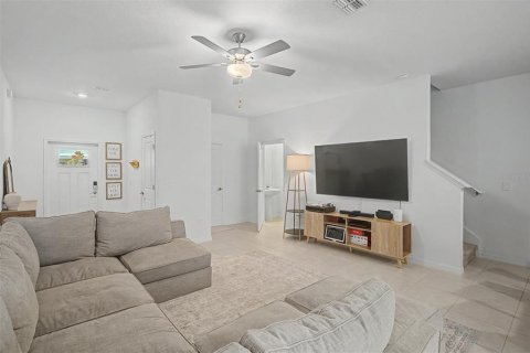 Townhouse in San Antonio, Florida 3 bedrooms, 154.78 sq.m. № 2117597 - photo 8