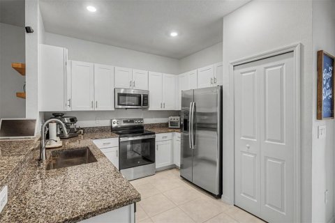 Townhouse in San Antonio, Florida 3 bedrooms, 154.78 sq.m. № 2117597 - photo 23