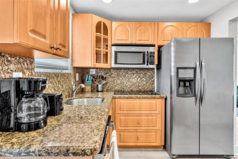Appartement à louer à Bay Harbor Islands, Floride: 2 chambres, 92.9 m2 № 2184614 - photo 8