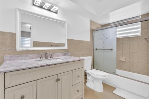 Appartement à louer à Bay Harbor Islands, Floride: 2 chambres, 92.9 m2 № 2184614 - photo 10