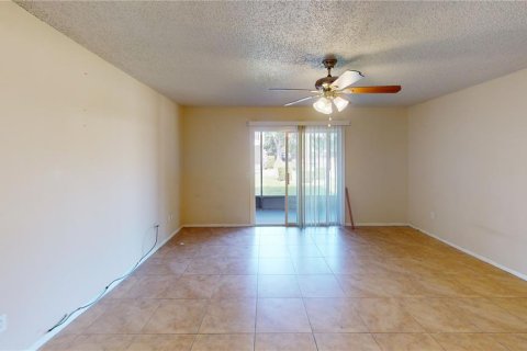 Condo in Tampa, Florida, 4 bedrooms  № 2208858 - photo 2