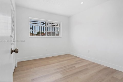 Villa ou maison à vendre à Hialeah, Floride: 3 chambres, 133.13 m2 № 1891993 - photo 27