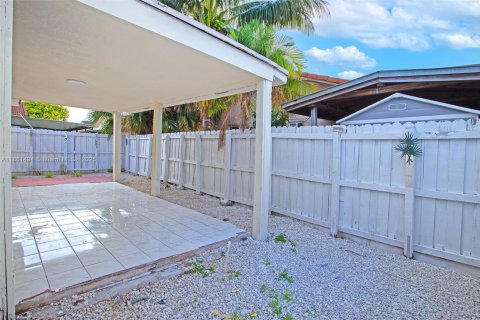 Villa ou maison à vendre à Hialeah, Floride: 3 chambres, 133.13 m2 № 1891993 - photo 22