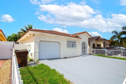 Villa ou maison à vendre à Hialeah, Floride: 3 chambres, 133.13 m2 № 1891993 - photo 1