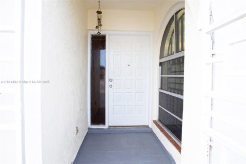 Villa ou maison à vendre à Hialeah, Floride: 3 chambres, 133.13 m2 № 1891993 - photo 21