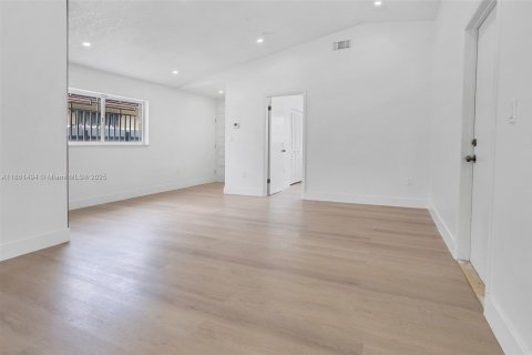 Villa ou maison à vendre à Hialeah, Floride: 3 chambres, 133.13 m2 № 1891993 - photo 9