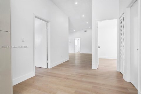 Villa ou maison à vendre à Hialeah, Floride: 3 chambres, 133.13 m2 № 1891993 - photo 20