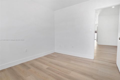 Villa ou maison à vendre à Hialeah, Floride: 3 chambres, 133.13 m2 № 1891993 - photo 25
