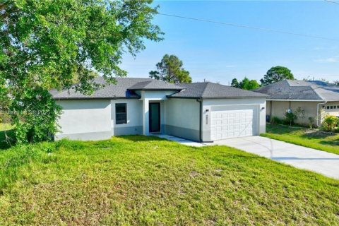 Купить виллу или дом в Лихай-Эйкерс, Флорида 3 спальни, № 1834364 - фото 1