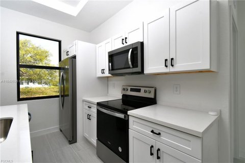 Купить виллу или дом в Лихай-Эйкерс, Флорида 3 спальни, № 1834364 - фото 13