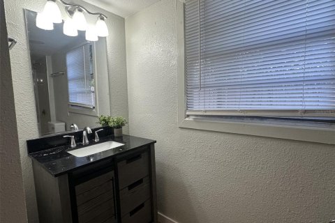Condo in Orlando, Florida, 2 bedrooms № 2229670 - photo 12