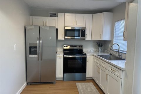 Condo in Orlando, Florida, 2 bedrooms № 2229670 - photo 7