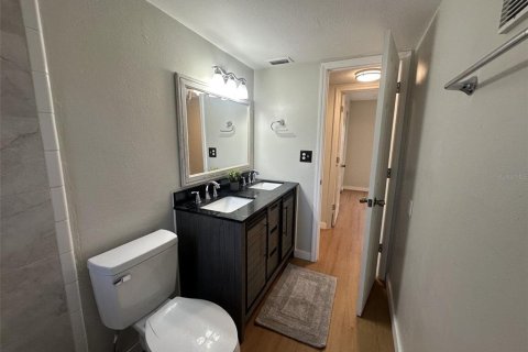 Condo in Orlando, Florida, 2 bedrooms № 2229670 - photo 15