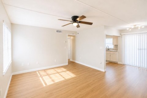 Condo in Orlando, Florida, 2 bedrooms № 2229670 - photo 4