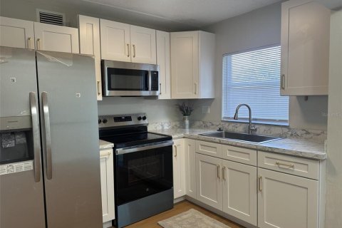 Condo in Orlando, Florida, 2 bedrooms № 2229670 - photo 8