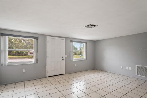 House in New Port Richey, Florida 2 bedrooms, 104.79 sq.m. № 1917151 - photo 7