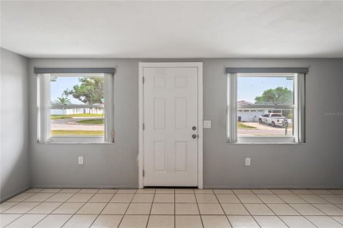 House in New Port Richey, Florida 2 bedrooms, 104.79 sq.m. № 1917151 - photo 4