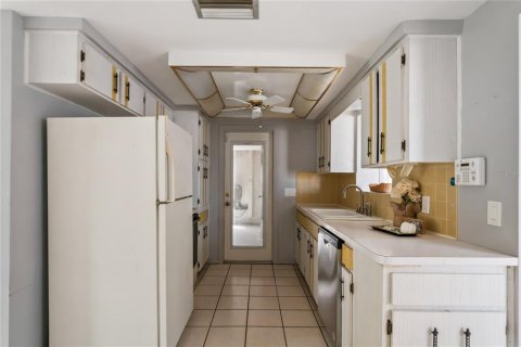 House in New Port Richey, Florida 2 bedrooms, 104.79 sq.m. № 1917151 - photo 8