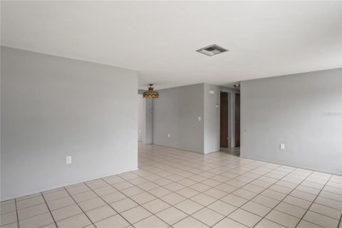 House in New Port Richey, Florida 2 bedrooms, 104.79 sq.m. № 1917151 - photo 6