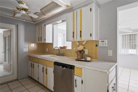 House in New Port Richey, Florida 2 bedrooms, 104.79 sq.m. № 1917151 - photo 9