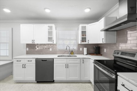 Villa ou maison à vendre à Treasure Island, Floride: 3 chambres, 169.36 m2 № 1876626 - photo 18