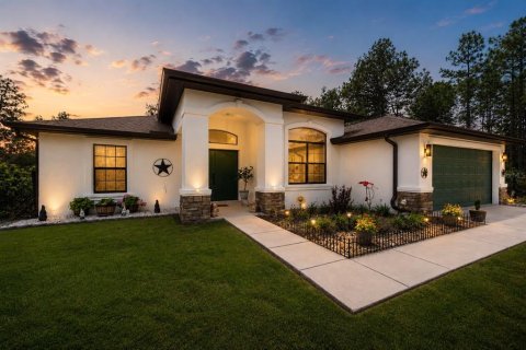 Casa en Weeki Wachee, Florida 3 dormitorios, 177.44 m2 № 2114945
