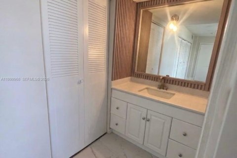 Apartment in North Miami Beach, Florida 2 bedrooms, 68.19 sq.m. № 2067571 - photo 5