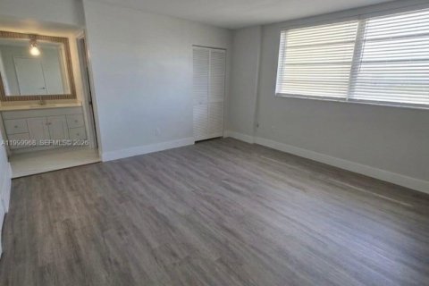 Apartment in North Miami Beach, Florida 2 bedrooms, 68.19 sq.m. № 2067571 - photo 4