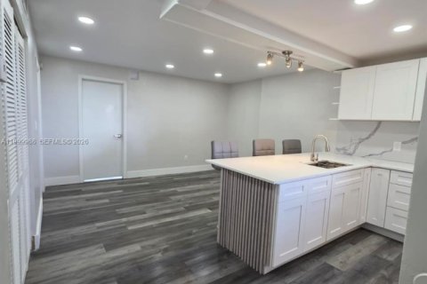 Apartment in North Miami Beach, Florida 2 bedrooms, 68.19 sq.m. № 2067571