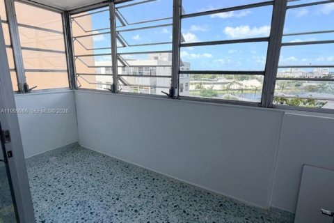 Apartment in North Miami Beach, Florida 2 bedrooms, 68.19 sq.m. № 2067571 - photo 11