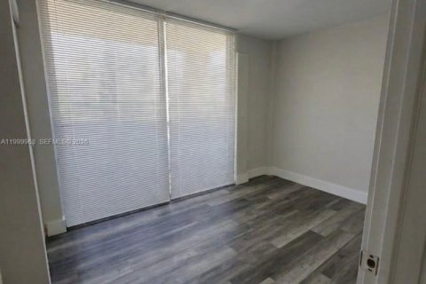 Apartment in North Miami Beach, Florida 2 bedrooms, 68.19 sq.m. № 2067571 - photo 3