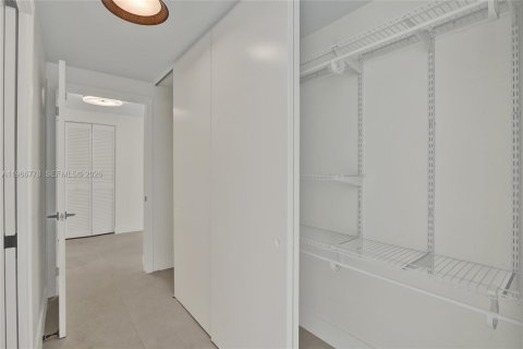 Copropriété à louer à Miami, Floride: 2 chambres, 81.75 m2 № 2033998 - photo 12