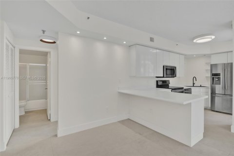 Copropriété à louer à Miami, Floride: 2 chambres, 81.75 m2 № 2033998 - photo 7