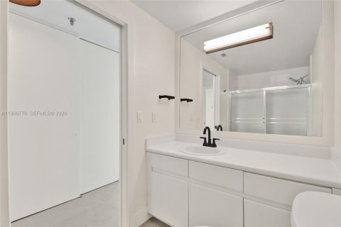 Copropriété à louer à Miami, Floride: 2 chambres, 81.75 m2 № 2033998 - photo 13