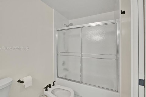 Copropriété à louer à Miami, Floride: 2 chambres, 81.75 m2 № 2033998 - photo 15