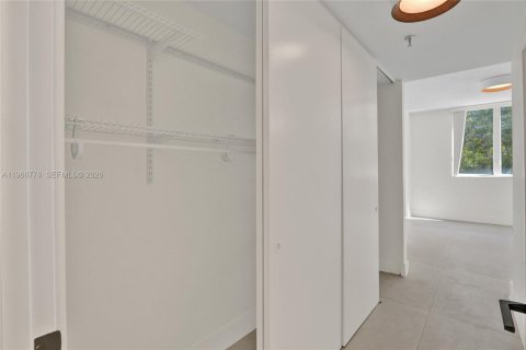 Copropriété à louer à Miami, Floride: 2 chambres, 81.75 m2 № 2033998 - photo 23