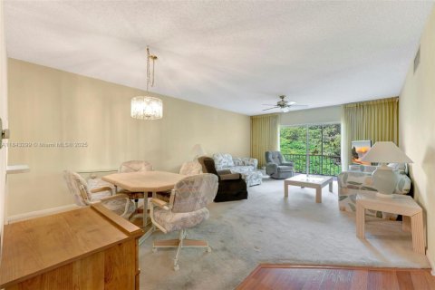 Condo in Plantation, Florida, 2 bedrooms  № 2021102 - photo 10