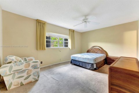 Condo in Plantation, Florida, 2 bedrooms  № 2021102 - photo 13