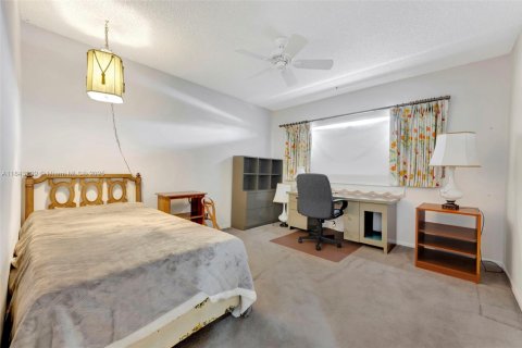 Condo in Plantation, Florida, 2 bedrooms  № 2021102 - photo 17