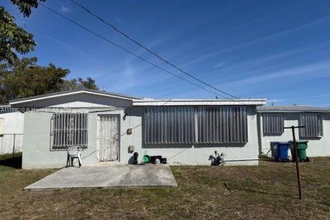 Casa en venta en Miami, Florida, 3 dormitorios, 136.94 m2 № 1863907 - foto 2