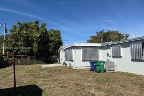 Casa en venta en Miami, Florida, 3 dormitorios, 136.94 m2 № 1863907 - foto 3