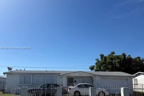 Casa en venta en Miami, Florida, 3 dormitorios, 136.94 m2 № 1863907 - foto 1