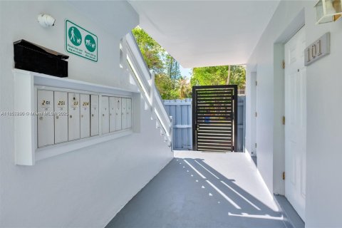 Appartement à louer à Fort Lauderdale, Floride: 2 chambres, 1460.61 m2 № 1877713 - photo 18