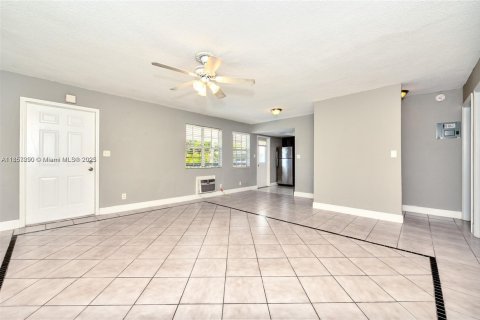 Appartement à louer à Fort Lauderdale, Floride: 2 chambres, 1460.61 m2 № 1877713 - photo 2