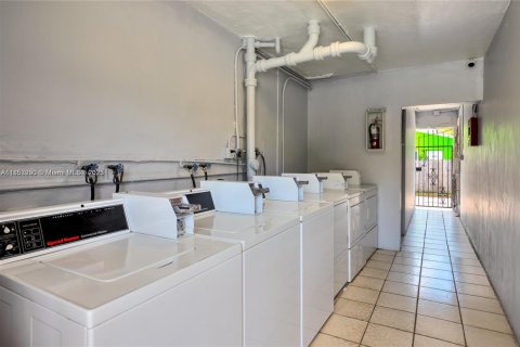 Appartement à louer à Fort Lauderdale, Floride: 2 chambres, 1460.61 m2 № 1877713 - photo 13