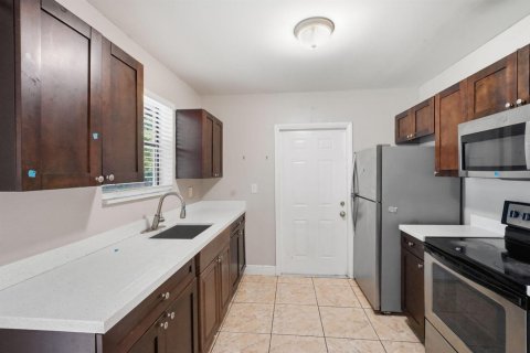 House in West Park, Florida 3 bedrooms, 102.19 sq.m. № 2263863 - photo 5