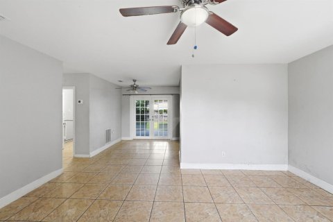 House in West Park, Florida 3 bedrooms, 102.19 sq.m. № 2263863 - photo 3